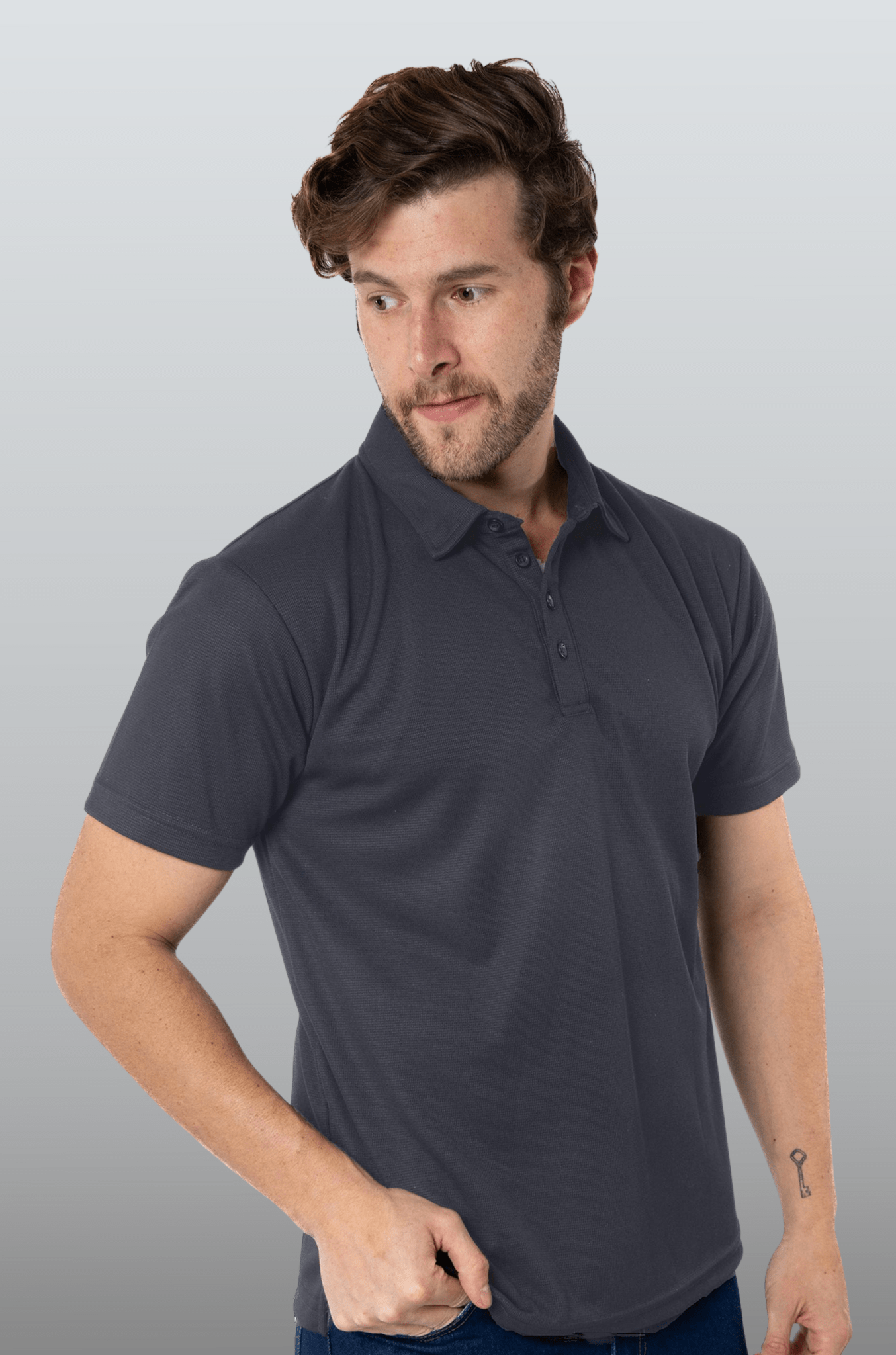 PLAYERA POLO HILOS DE PET PAMPLONA HOMBRE #Color_Gris